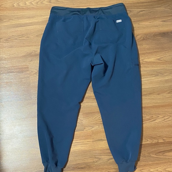 Figs. Zamora Jogger Scrub Pants. Navy. Medium Petite - Picture 5 of 7